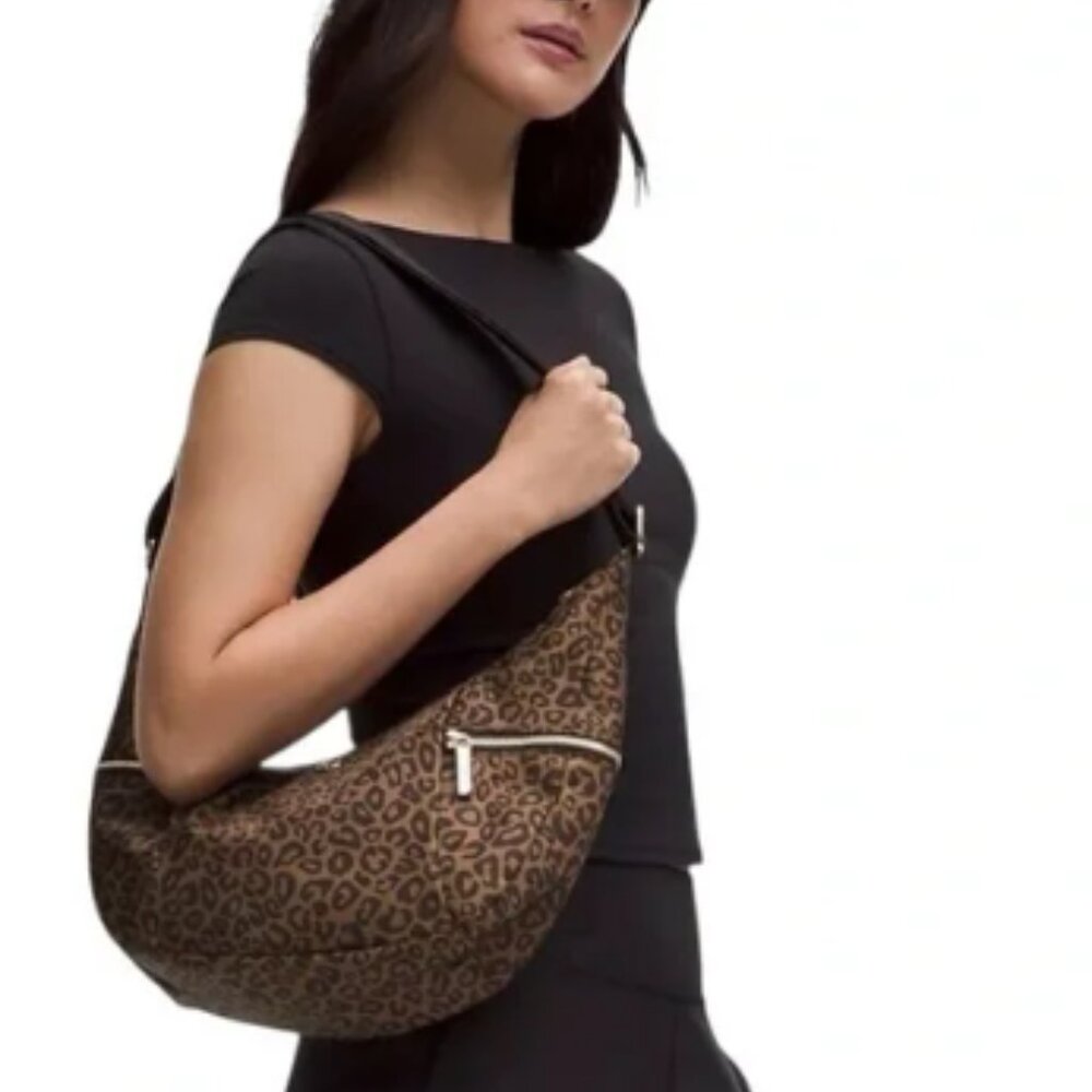 🌼 Lululemon Slouchy Sling Bag 6L